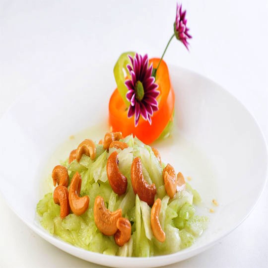 B3. Ð¡Ð°Ð»Ð°Ñ‚ Ð¸Ð· ÑÐµÐ»ÑŒÐ´ÐµÑ€ÐµÑ Ñ ÐºÐµÑˆÑŒÑŽ<br>è…°æžœè¥¿èŠ¹