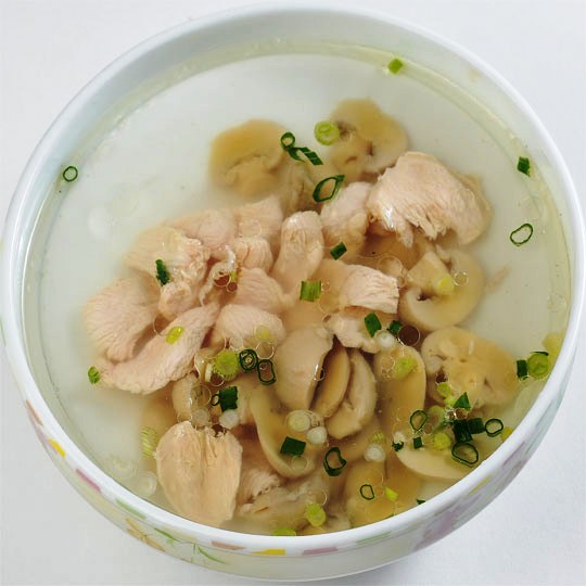 C3. ÐšÑƒÑ€Ð¸Ð½Ñ‹Ð¹ Ð±ÑƒÐ»ÑŒÐ¾Ð½ Ñ Ð³Ñ€Ð¸Ð±Ð°Ð¼Ð¸<br>é²œè‡é¸¡ç‰‡æ±¤