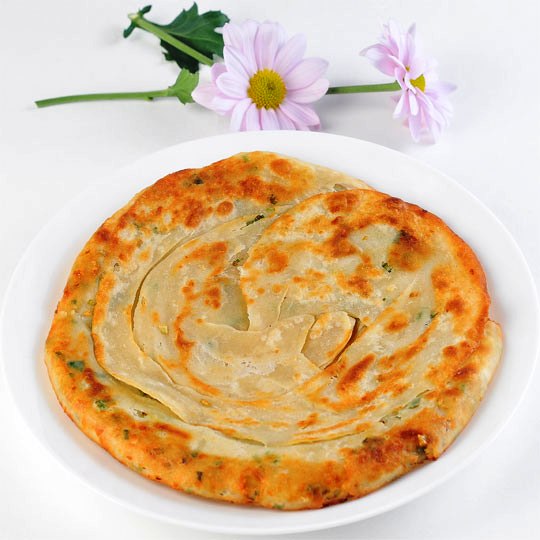 K12. Ð¡Ð»Ð¾ÐµÐ½Ð°Ñ Ð»ÐµÐ¿ÐµÑˆÐºÐ° Ñ Ð»ÑƒÐºÐ¾Ð¼<br>è‘±æ²¹é¥¼
